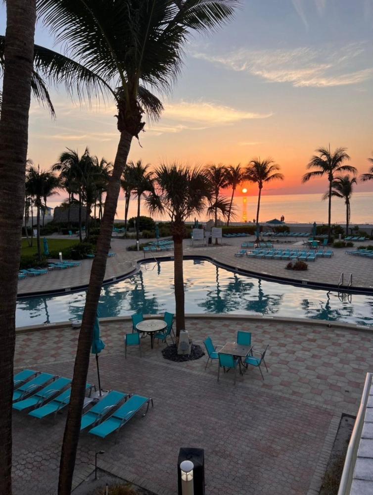 Miami Hollywood Great 2 Bedroom 2 Bathroom with Intercostal View 001-22bvic